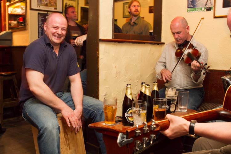 Ireland pub Irish guests playing spontanuously music